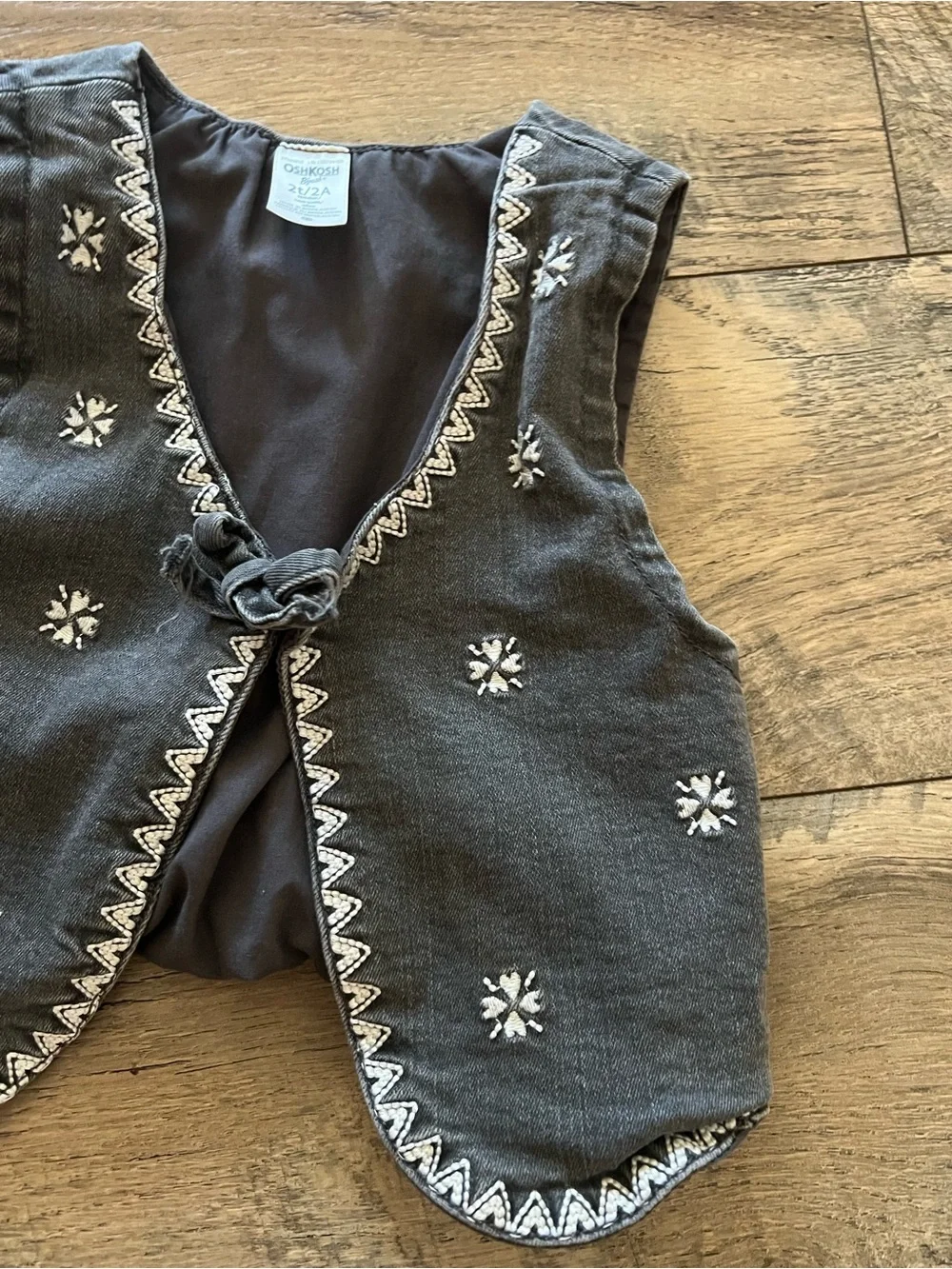 Osh kosh 2T black embroidered denim bow vest